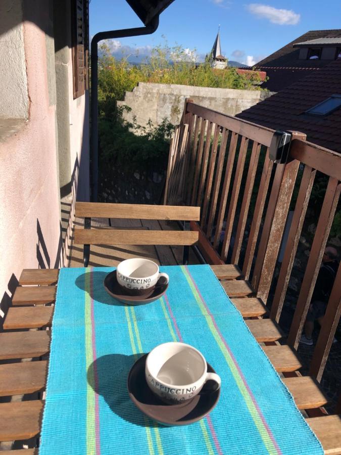 Dans La Vieille Ville, En Face Du Château *